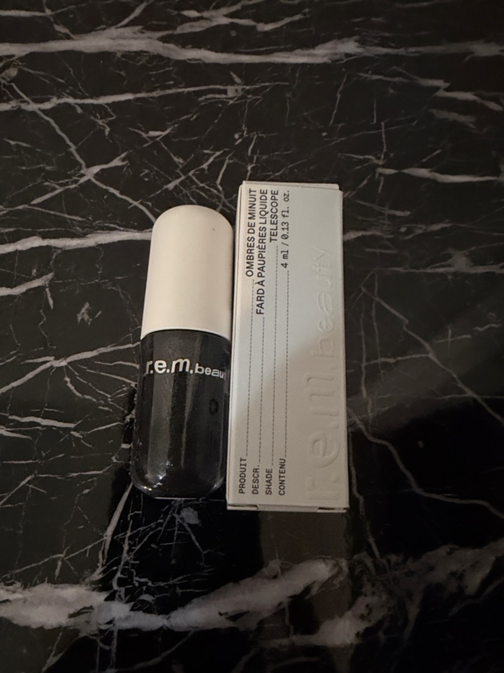 r.e.m. beauty Midnight Liquid Shadow telescope
